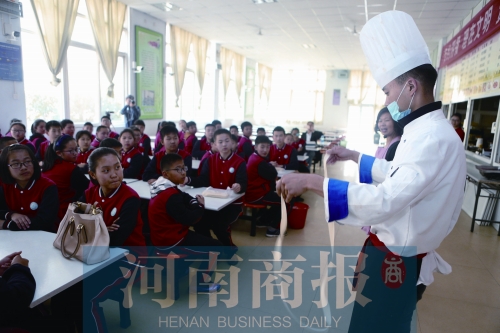 鄭州一中學開設“燴面課” 學生“逼迫”老師拖堂 鄭州一中學開設“燴面課” 學生“逼迫”老師拖堂