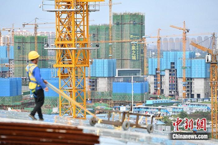 資料圖：一在建樓盤工地工人正在忙碌。 <a target='_blank' href='/'>中新社</a>記者 張浪 攝