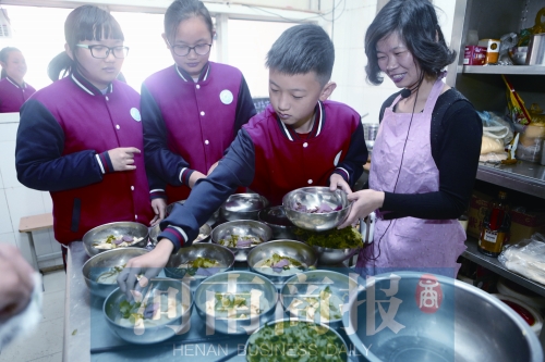 鄭州一中學開設“燴面課” 學生“逼迫”老師拖堂 鄭州一中學開設“燴面課” 學生“逼迫”老師拖堂