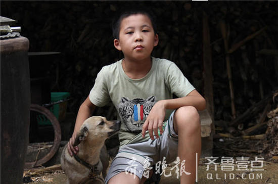 10歲留守兒童獨(dú)居70天:喝涼水吃煎餅 想爸沒(méi)辦法