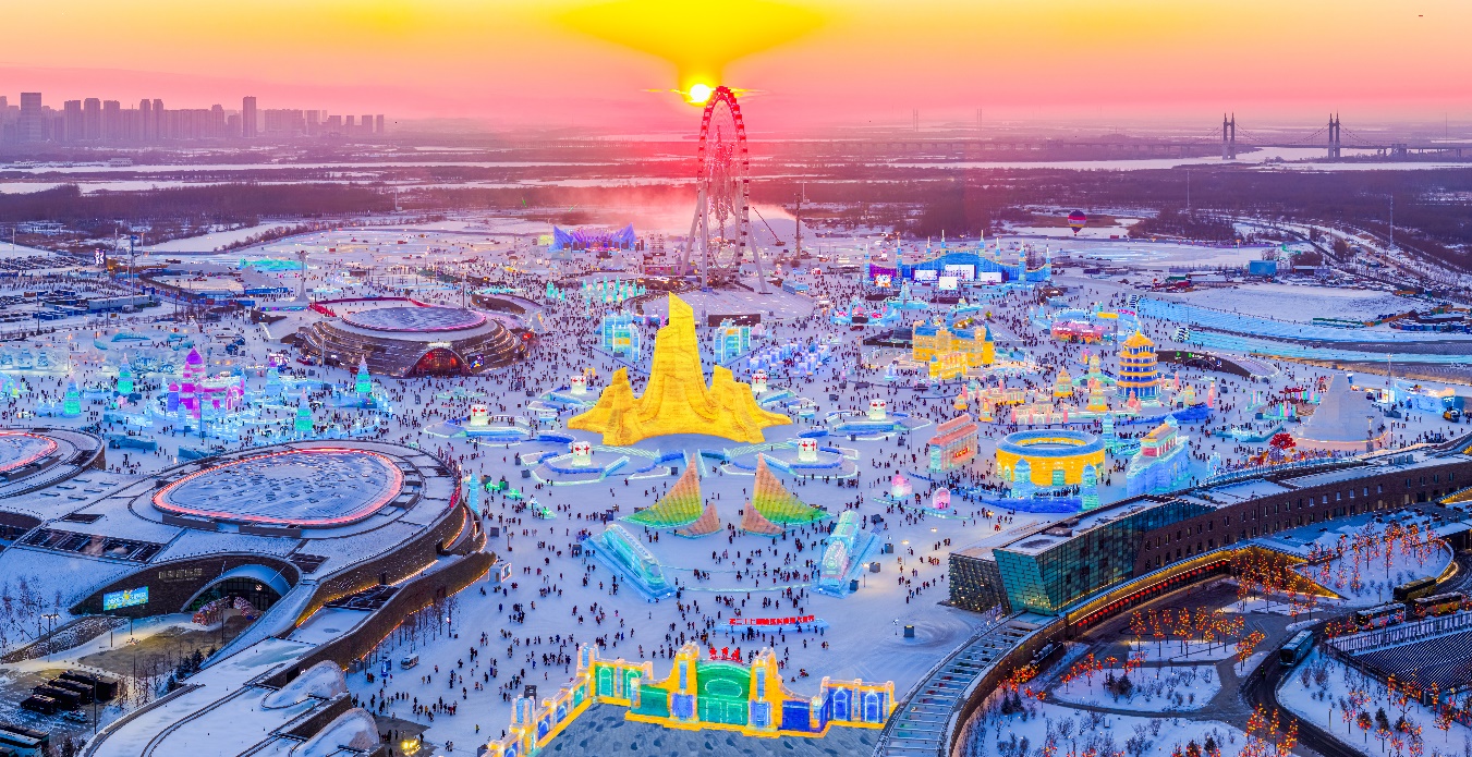 哈爾濱冰雪大世界迎來(lái)“開門紅”。人民網(wǎng)記者 蘇靖剛攝