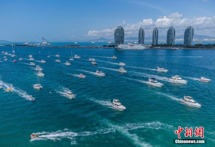 資料圖：航拍三亞眾多出海游玩的游艇回港。 駱云飛 攝