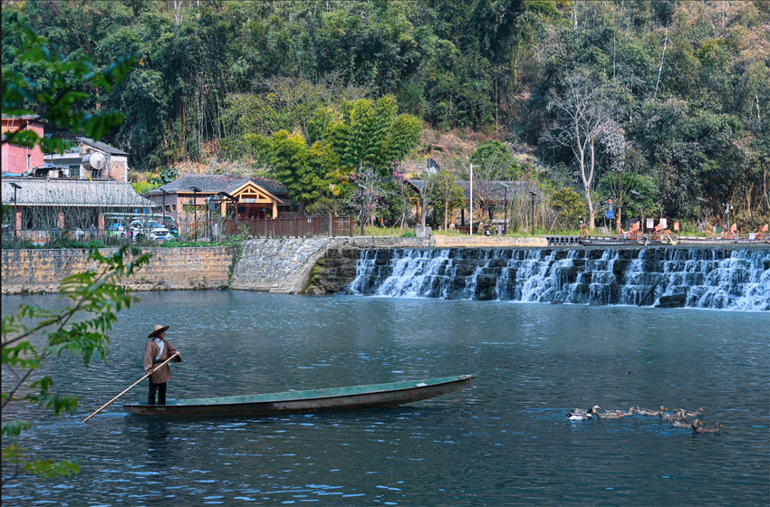 世外桃源春光好。網(wǎng)友“坐井說天闊”攝