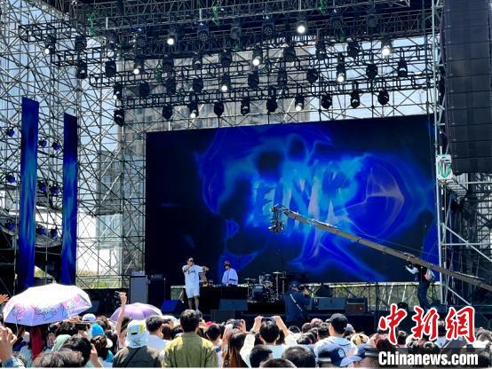 2023新疆草莓音樂(lè)節(jié)開(kāi)幕打造“音樂(lè)+新消費(fèi)”業(yè)態(tài)
