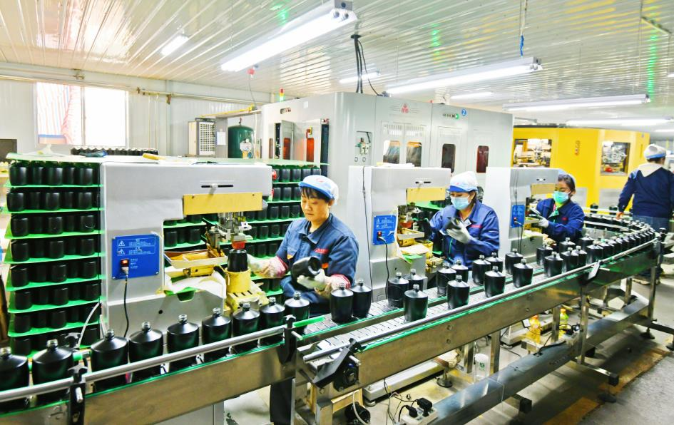 觀宇玻璃制品生產車間。圖片由汾陽市對外交流服務中心提供