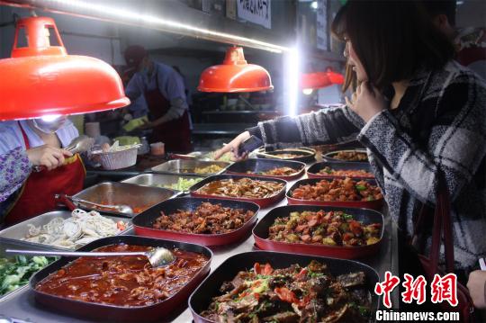 熱播劇入菜名 高校食堂推“三生三世菜譜” 熱播劇入菜名 高校食堂推“三生三世菜譜”