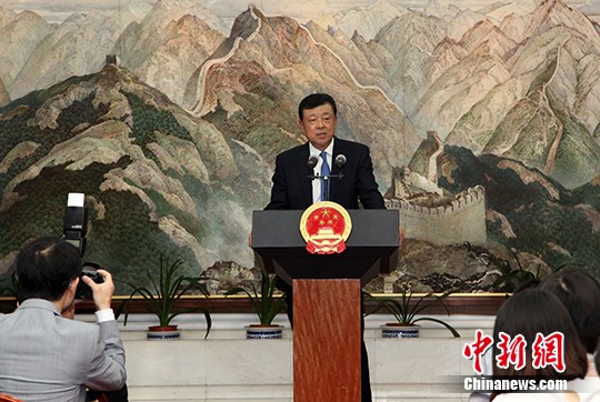 圖為中國(guó)駐英國(guó)大使劉曉明。 <a target='_blank' _fcksavedurl='http://www.chinanews.com/'></table>中新社</a>記者 周兆軍 攝