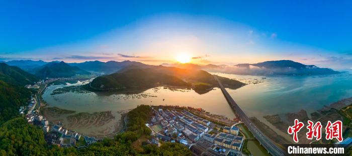 溪邳村背山靠海，風(fēng)光旖旎。(資料圖) 吳慶堂 攝